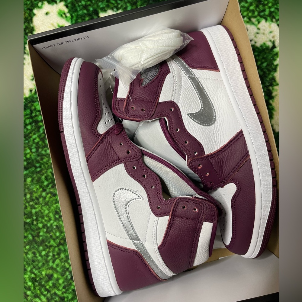 Jordan 1 retro high OG Burgundy